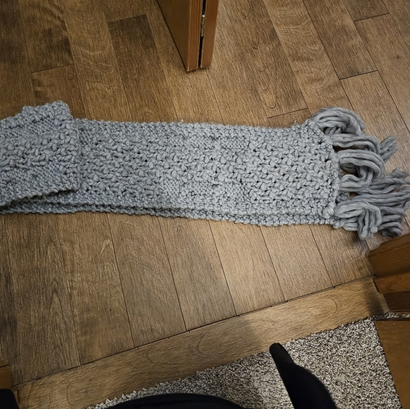 Scarf- Oversized Chunky Scarf in light grey - Picture 3 of 4